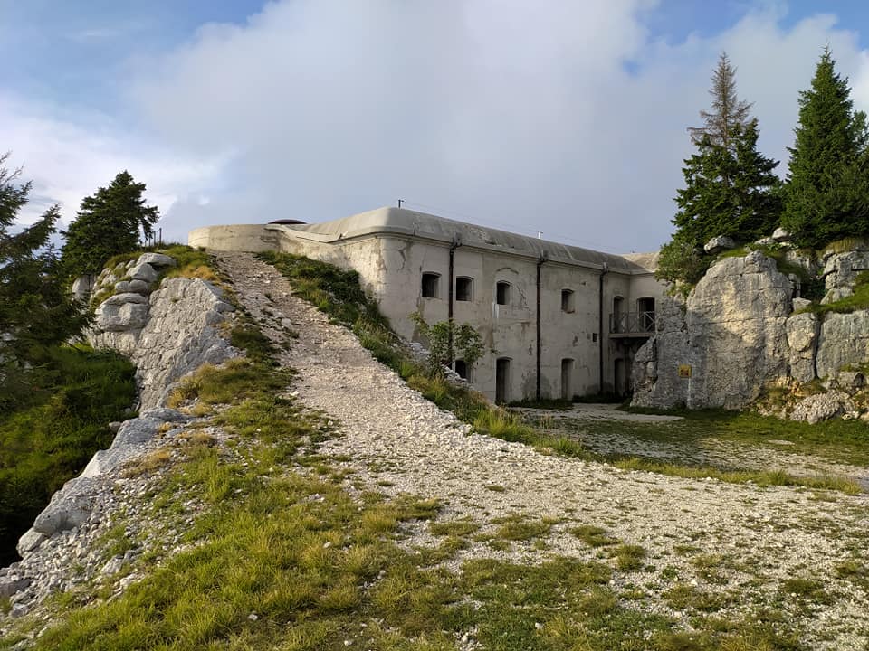Escursioni storico naturalistiche sui luoghi della Grande Guerra - Visite guidate Asiago, Monte Grappa, Pasubio
